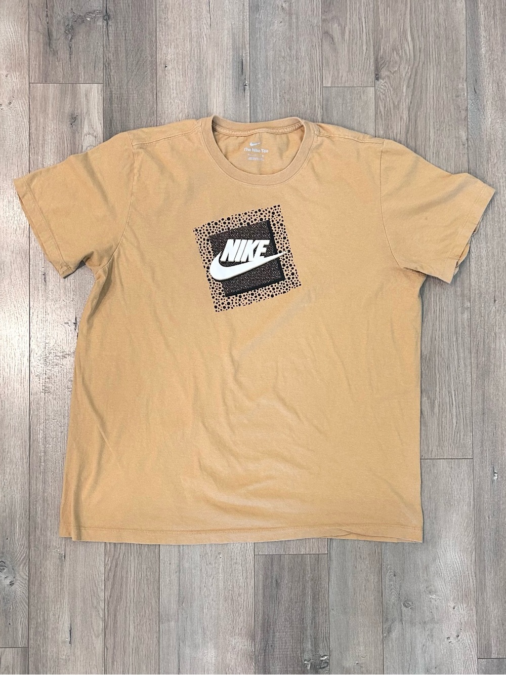 Nike Men’s Tan Crewneck Graphic T-Shirt